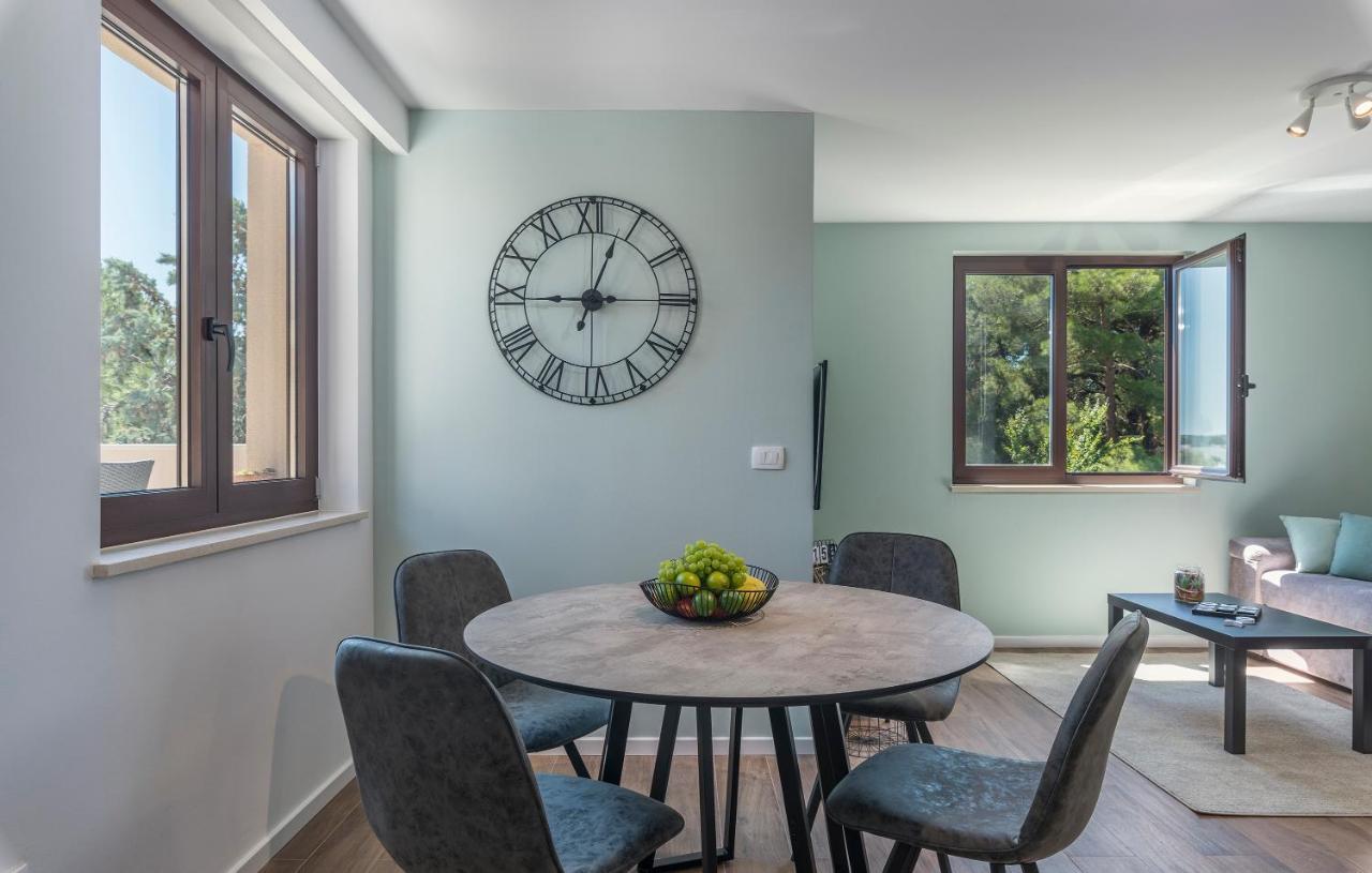 Just Renovated Stylish 2 Bedrooms Apartment Only A Few Steps From The Beach! Novigrad Istria 外观 照片