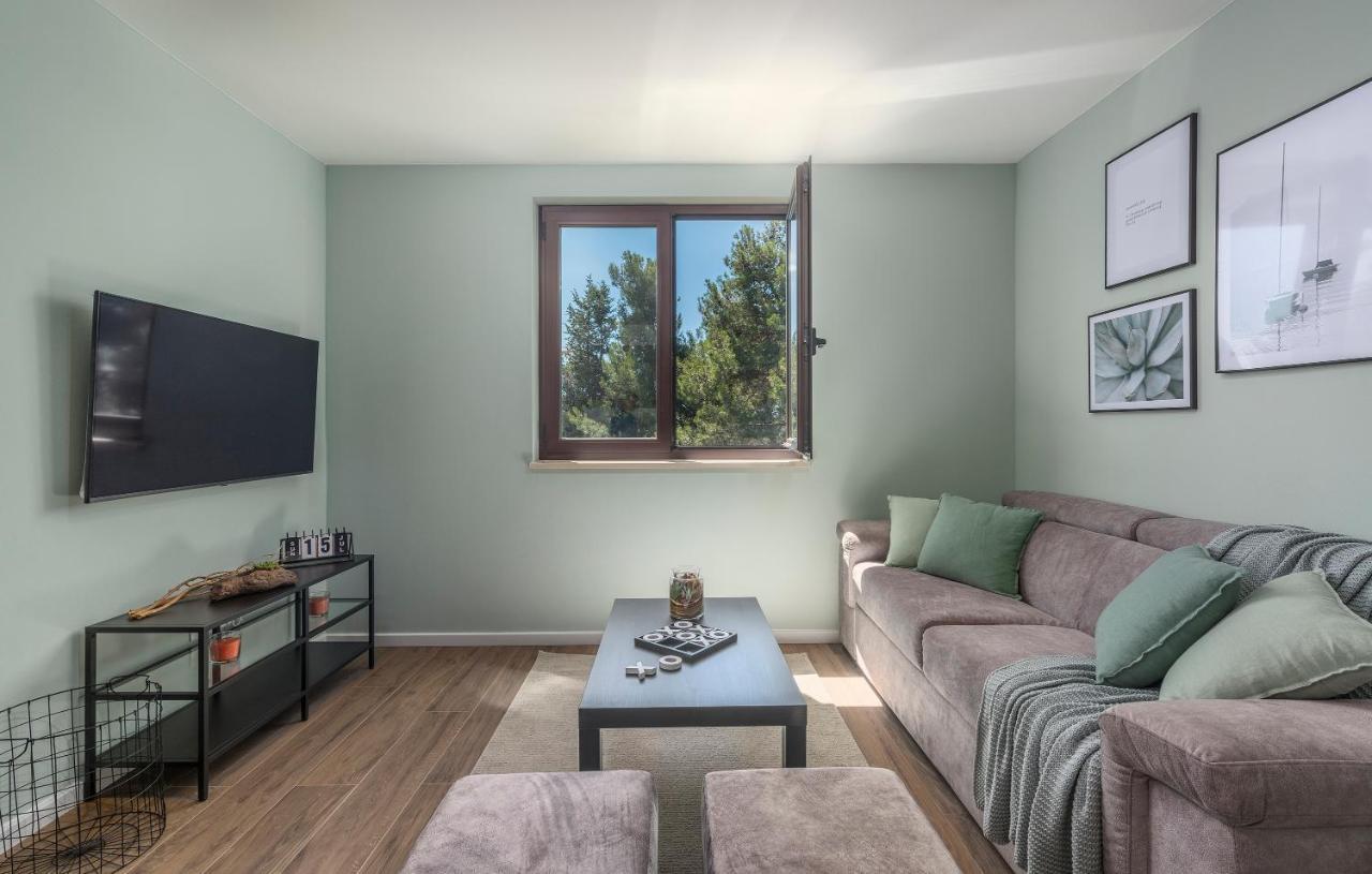 Just Renovated Stylish 2 Bedrooms Apartment Only A Few Steps From The Beach! Novigrad Istria 外观 照片